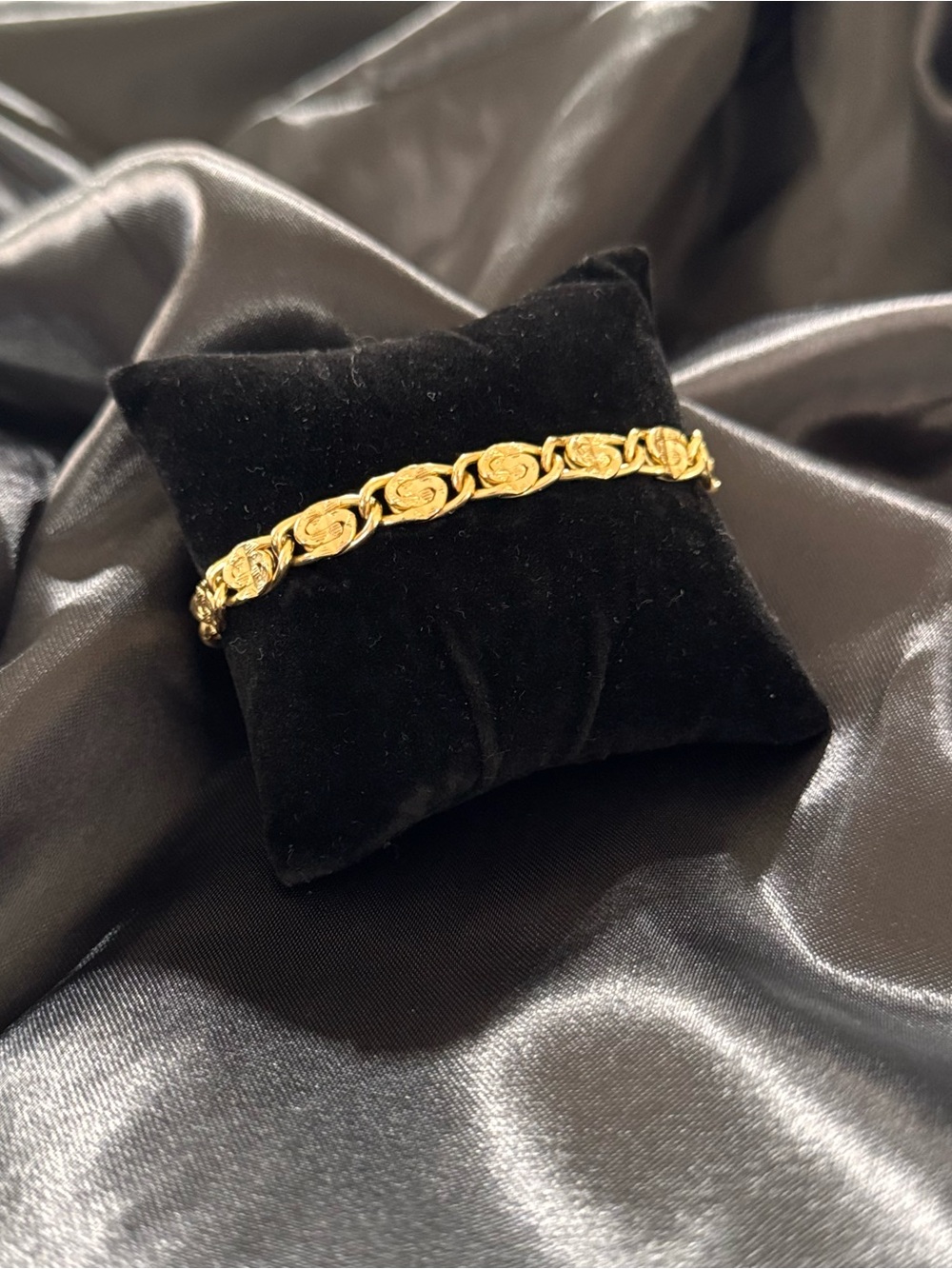 Gold-Tone Bracelet Feat. Pattern of Oval Links Flattened into a Twisted Design